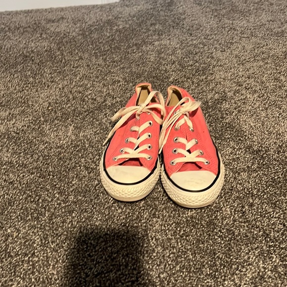 Converse Shoes - Women’s size 6 pink converse good used condition